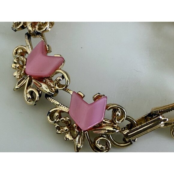 Vintage 60's Pink Thermoset Chevron Shaped Bracelet and Earring Set - Picture 4 of 9